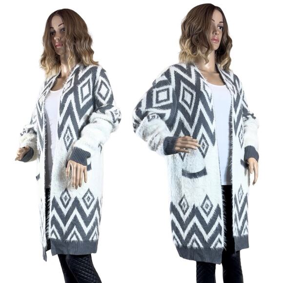 NWOT &Merci Cozy Mohair Grey and White Fuzzy Batik Print Cardigan SZ L$69 - Picture 7 of 10